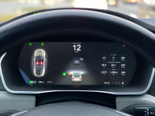 TESLA Model S 10