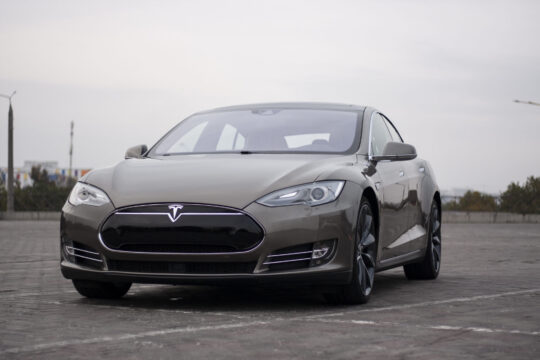 TESLA Model S 15