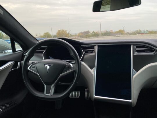 TESLA Model S 2