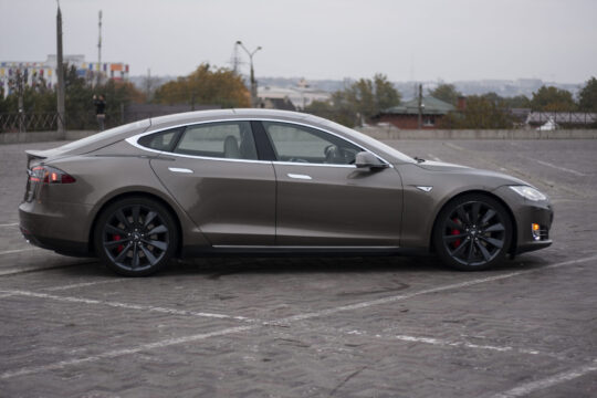 TESLA Model S 23