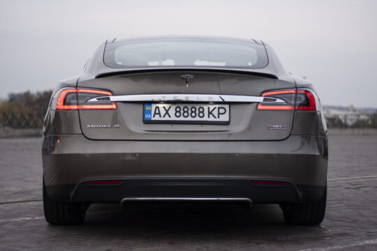 TESLA Model S 24