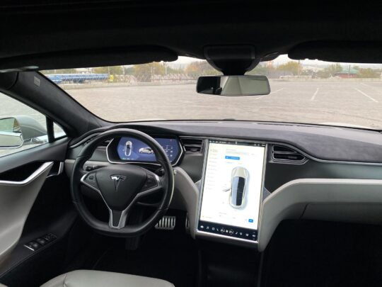TESLA Model S 3