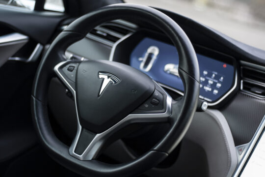 TESLA Model S 32