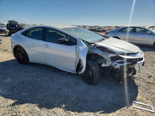2024-Toyota-Prius-JTDACAAU5R3035888-4